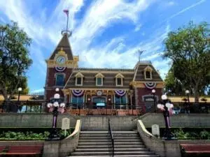 Disneyland for Neurodivergent Visitors 2026: Quiet Spots, DAS, Sensory Guide, and How to Plan