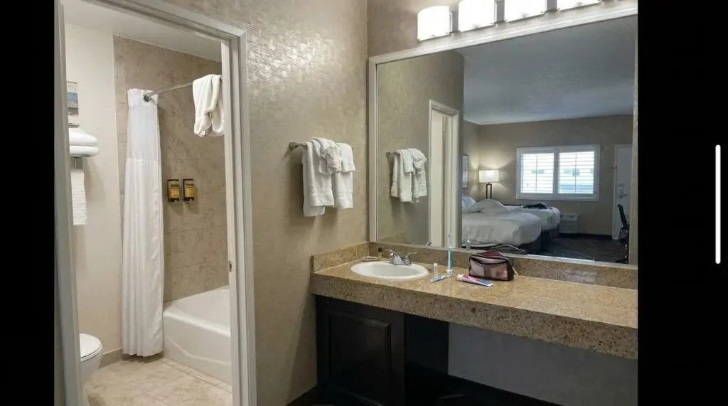 Bathrooms at the Best Western Plus Park Place Inn.