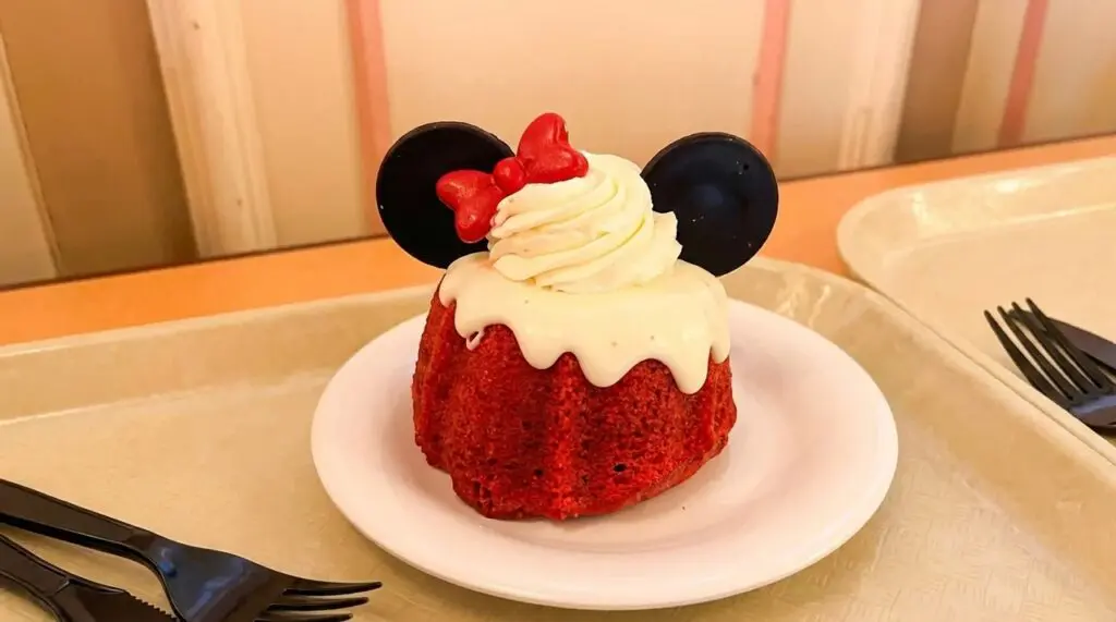 Strawberry Minnie Cake at Plaza Inn