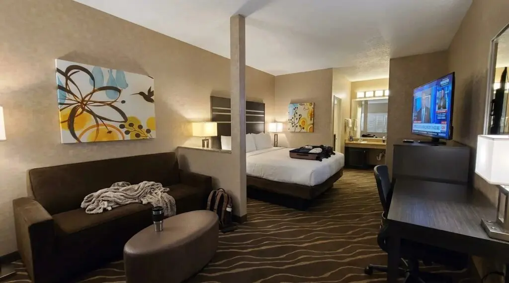 Suite room at the Best Western Park Place Inn