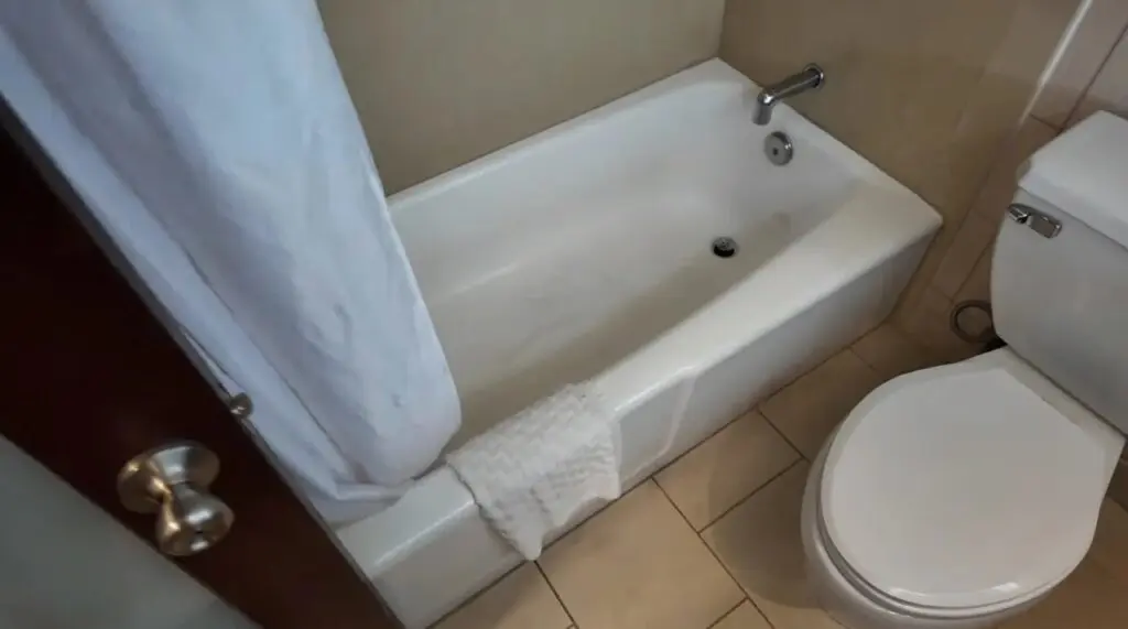 Tub at Hotel Lulu Anaheim